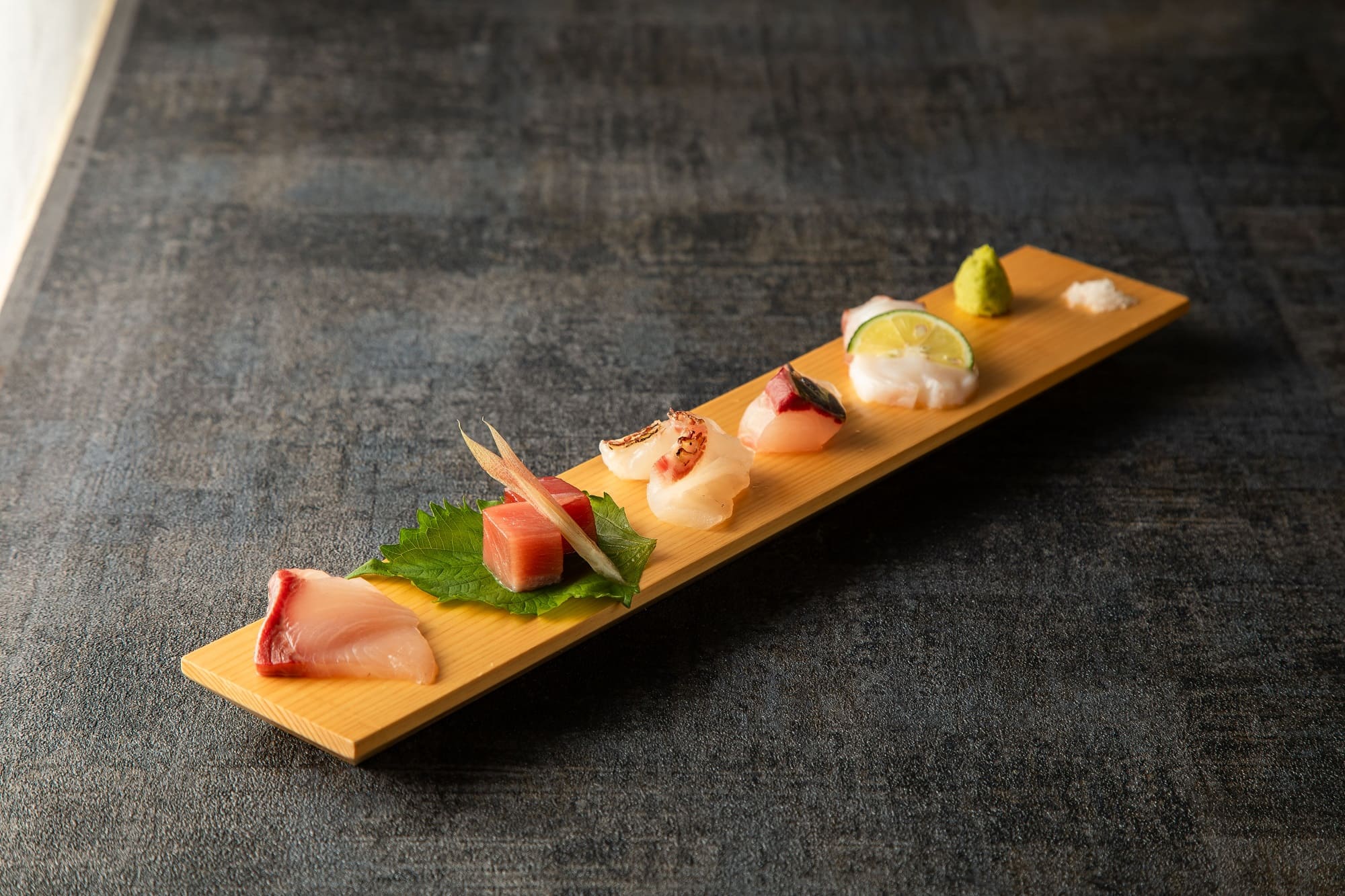 新鮮な魚介を使った一品をお楽しみください | 全席個室 和食や あたらよ 品川駅前店